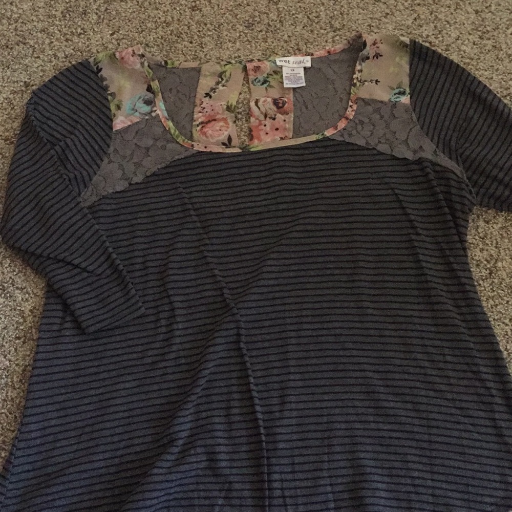 Wet Seal+ Gray Striped Shirt with Floral Detail